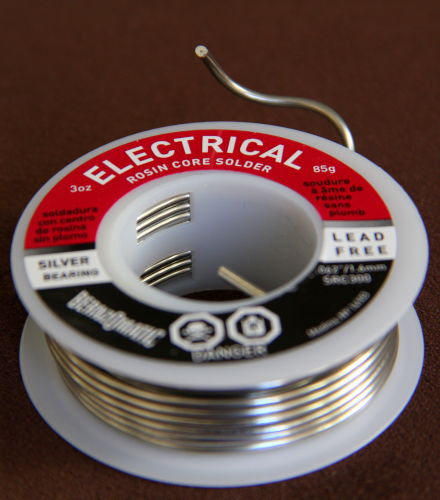 From <https://commons.wikimedia.org/wiki/File:Rosin_core_solder.JPG>